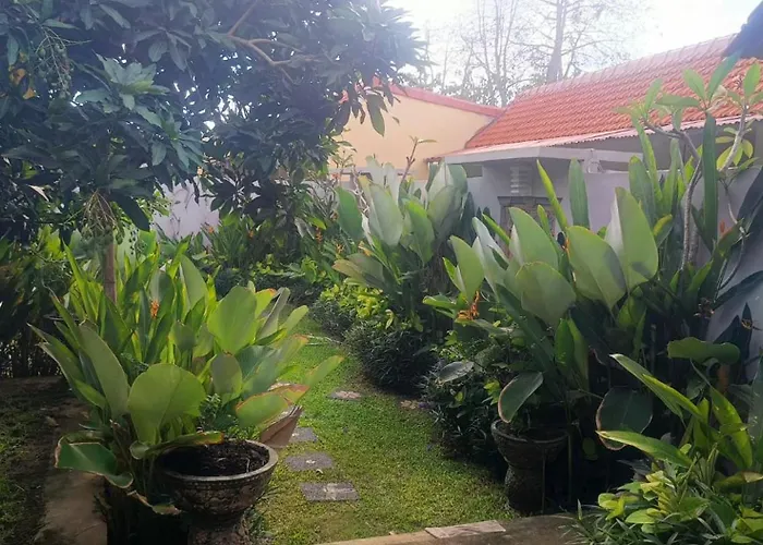 Made 02 Balangan, Homestay, Villas, & Warung Made02 4* ジンバラン